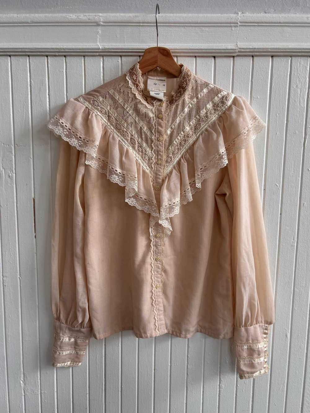 Gunne sax Cream lace blouse with ruffles and lace trim
